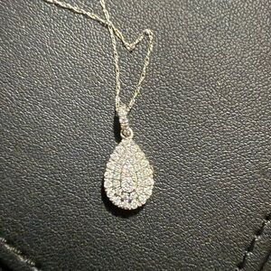Michael Hill 10k Teardrop Pendant Necklace